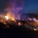 草屯垃圾掩埋場傍晚突起火。（消防局提供）