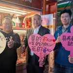 「小鮮肉直賣網」執行長鄭茂祥（中）與屏科大助理教授柳育澤（左）、黃晁瑋等為了守護豬隻品質，特別遠赴丹麥取經。