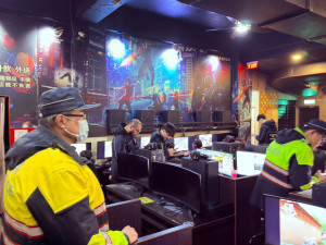 中壢警分局雷霆除暴擴大臨檢。