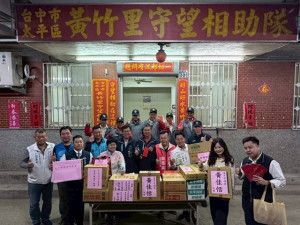 黃佳恬議員區長等慰問守望相助隊。林重鎣