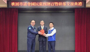 國民黨桃園市黨部主委蔡忠誠主持國民黨黨團總召暨幹部交接典禮。