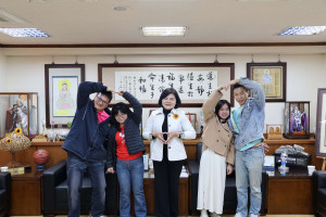 雲林縣政府114年舉辦單身聯誼活動，成功促成兩對佳偶，雲林縣長張麗善今(11)日親自接見兩對新人／縣府提供