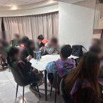 平鎮警分局強勢破獲職業百家樂賭場。帶回30人送辦。