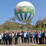 全國首座氦氣球試營運來賓齊見證推薦新年來走春。（南投縣府提供）