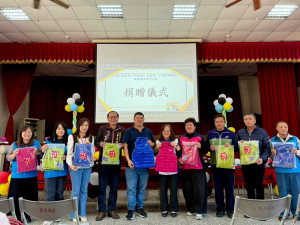 防寒物資舉辦捐贈儀式。