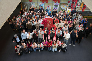 雲林縣長張麗善今天前往縣府各局處發送新春福袋／翻攝照片