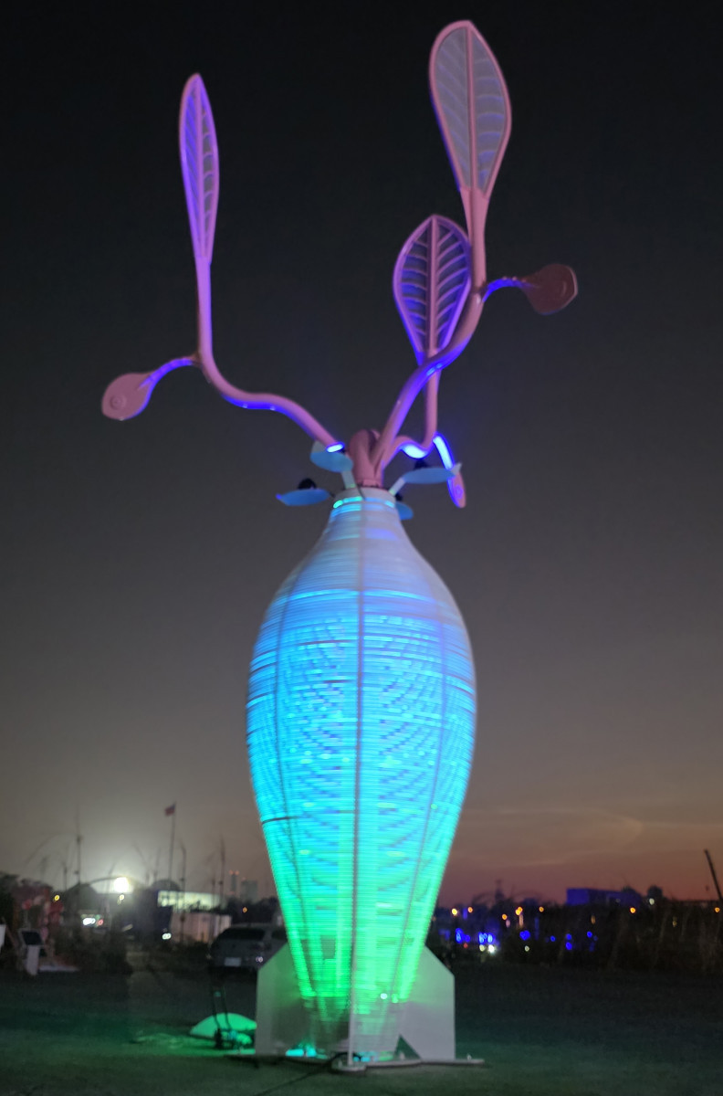 2026台灣燈會「農業特色燈區」11米動力藝術裝置「無際夢想－巍然巨樹」／嘉義縣府提供