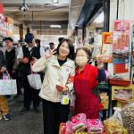 周春米市場拜早年　「瑞馬春騰」小紅包傳遞新春祝福