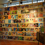 117張鳳飛飛黑膠唱片組成的展示牆成為展覽亮點。