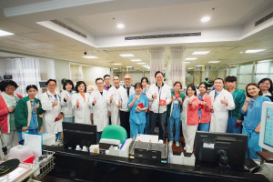 張市長慰勞春節期間堅守崗位的天晟醫院急診室醫護人員。