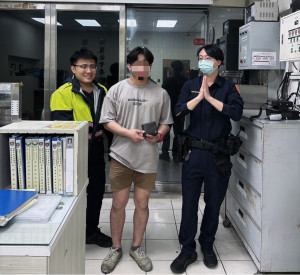 移工不慎遺失錢包，楊梅警迅速協助尋回。