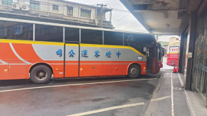 中壢監理站建議民眾多加利用大眾運輸工具。