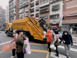 桃園環保局規劃農曆年前垃圾清運加強方案，確保市民在除夕前能將家中廢棄物清理完畢，舒爽過好年。