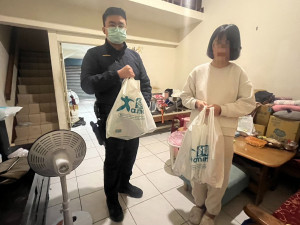 楊梅警春節急難紓困送溫暖，關懷弱勢族群。