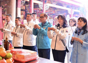 陳見賢至新竹縣義民廟參拜。