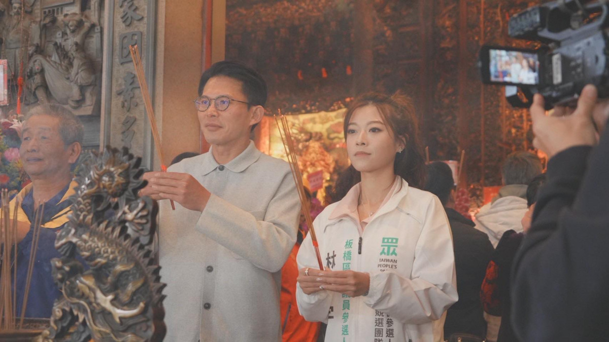 台灣民眾黨黨主席黃國昌（左）與該黨提名新北市第五選區市議員參選人林子宇（右）。（圖／翻攝自Facebook帳號林子宇 Judie Lin）