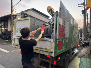 桃園清潔隊馬年開工收運，婉拒紅包轉捐公益