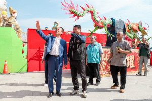 嘉義縣長翁章梁今天(25日)上午前往「2026台灣燈會」宗教燈區視察／嘉義縣府提供