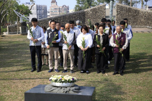 嘉義市政府今天上午在嘉義市二二八紀念碑前舉辦二二八事件79週年追思紀念儀式／嘉義市府提供