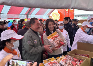 近年紫南宮以料理包方式來送丁酒，讓信眾吃平安。（記者扶小萍攝）