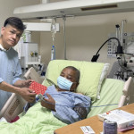 ▲高市保全公會理事長陳紀孝特地到醫院加護病房探視受傷保全員。