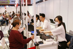 嘉義市政府加碼投入新臺幣2,500萬元，推出「振興商圈夜市券」活動，自今(2)日起正式開放兌換／嘉義市府提供