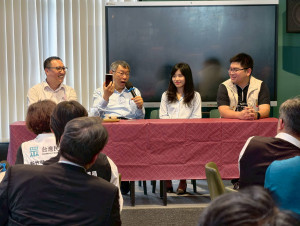 柯文哲參訪新竹在地知名企業「赫曼咖啡」。