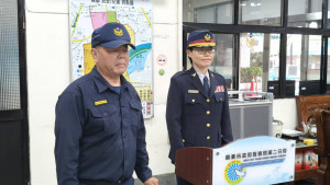 嘉義市警二分局今天舉行興安派出所所長布達典禮，警務員李治民接任所長職務，由分局長林思妙擔任主持。(圖／記者陳致愷攝影)
