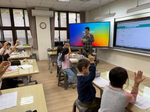 縣府調升國中課後輔導鐘點費及高中以下學校學生課後社團教師鐘點費。