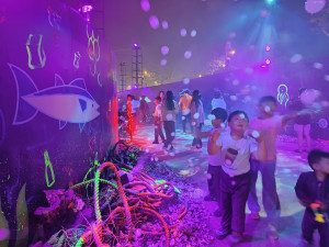 2026台灣燈會由嘉義縣環境保護局規劃的「永續海洋燈區」受到親子遊客熱烈歡迎／嘉義縣府提供