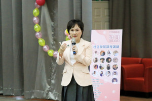 嘉義市政府今(4)日邀請金鐘主播主持人沈春華分享人生轉型歷程／嘉義市府提供