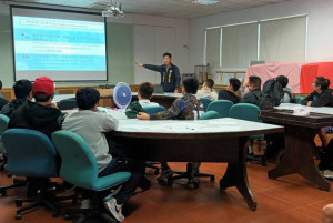 蘆竹警進廠宣導犯罪預防。