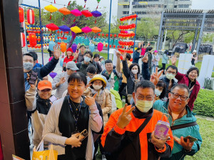 2026台灣燈會期間嘉義縣社會局特別推出行李箱造型限量小提燈／嘉義縣府提供