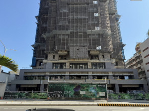 冠德建設於崇德大道上推出的「冠德崇德綻」，採先建後售模式。