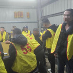 桃園警深夜攻堅破獲天九牌職業賭場。