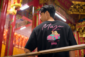 白沙屯聯名系列－演員黃丞邦示範-粉紅超跑吸濕排汗短袖T。