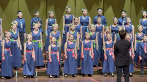 大村國小合唱團12日下午在半山夢工廠演出。（樹德半山夢工廠提供）