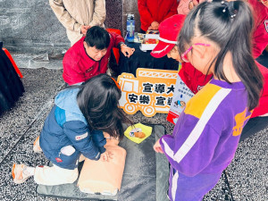 遊戲中學防災！基隆39校學童齊聚PK　消防局設攤推CPR與防災教育