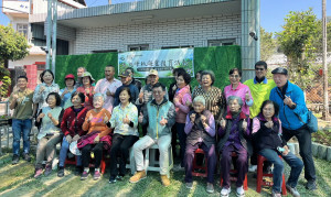 林業署南投分署與草屯平林社區民眾共同為九九峰秋海棠復育。（林業署南投分署提供）