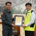 國軍澎湖財務組長黃天二榮調　林皆興頒發榮譽縣民證表彰貢獻