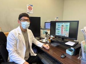 醫師說明。林重鎣