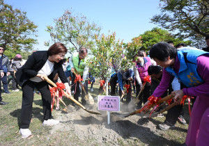 3年提供30萬株苗木，彰化植樹節為土地種下希望。圖／彰化縣政府提供
