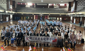 南投高中師生歡迎日仙台一高同學。（記者扶小萍攝）