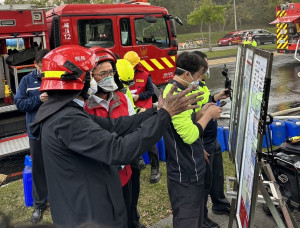 消防單位說明台電竹園超高壓變電所火警狀況。