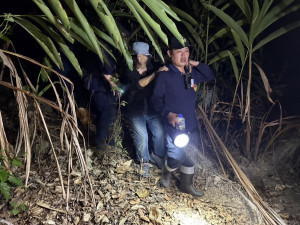 中興警消義警出動數十 名人員協尋終於入夜尋獲婦人。（中興警分局提供）