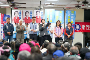 立法委員羅智強現身新竹縣長參選人、國民黨立委徐欣瑩湖口、新豐舉辦問政說明會場。