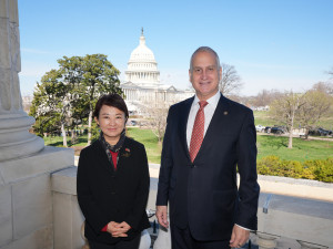 盧市長拜會美國眾議院「國會台灣連線」主席巴拉特(照片台中市府提供)