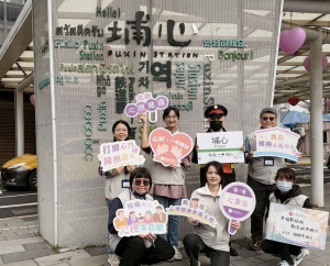楊梅區社區心理衛生中心於埔心車站推出「幸福數位站，點亮城市微光」系列活動。