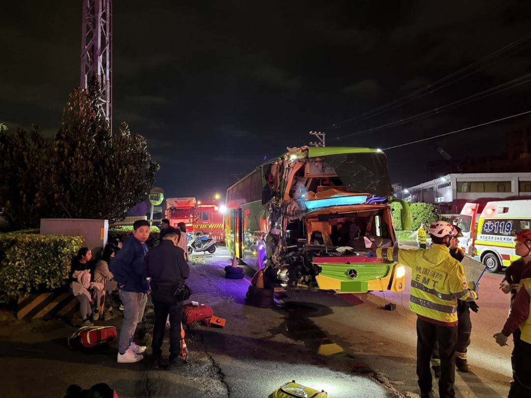 蘆竹警分局迅速處置榮安路大客車事故。