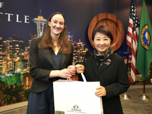 盧市長與西雅圖市長凱蒂·威爾遜